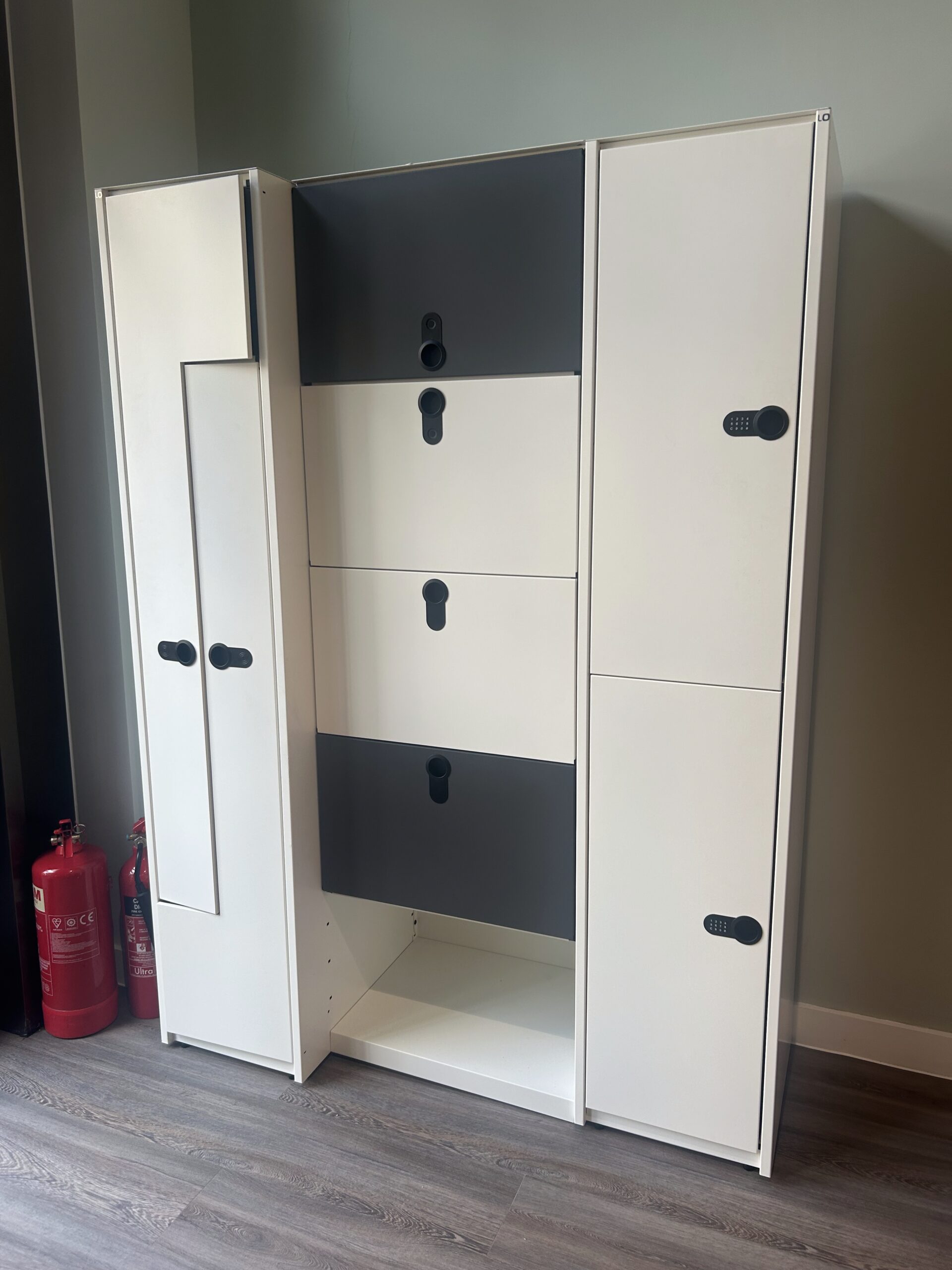 Lista Office LO Guard Locker in white and anthracite, three-quarter view from the left