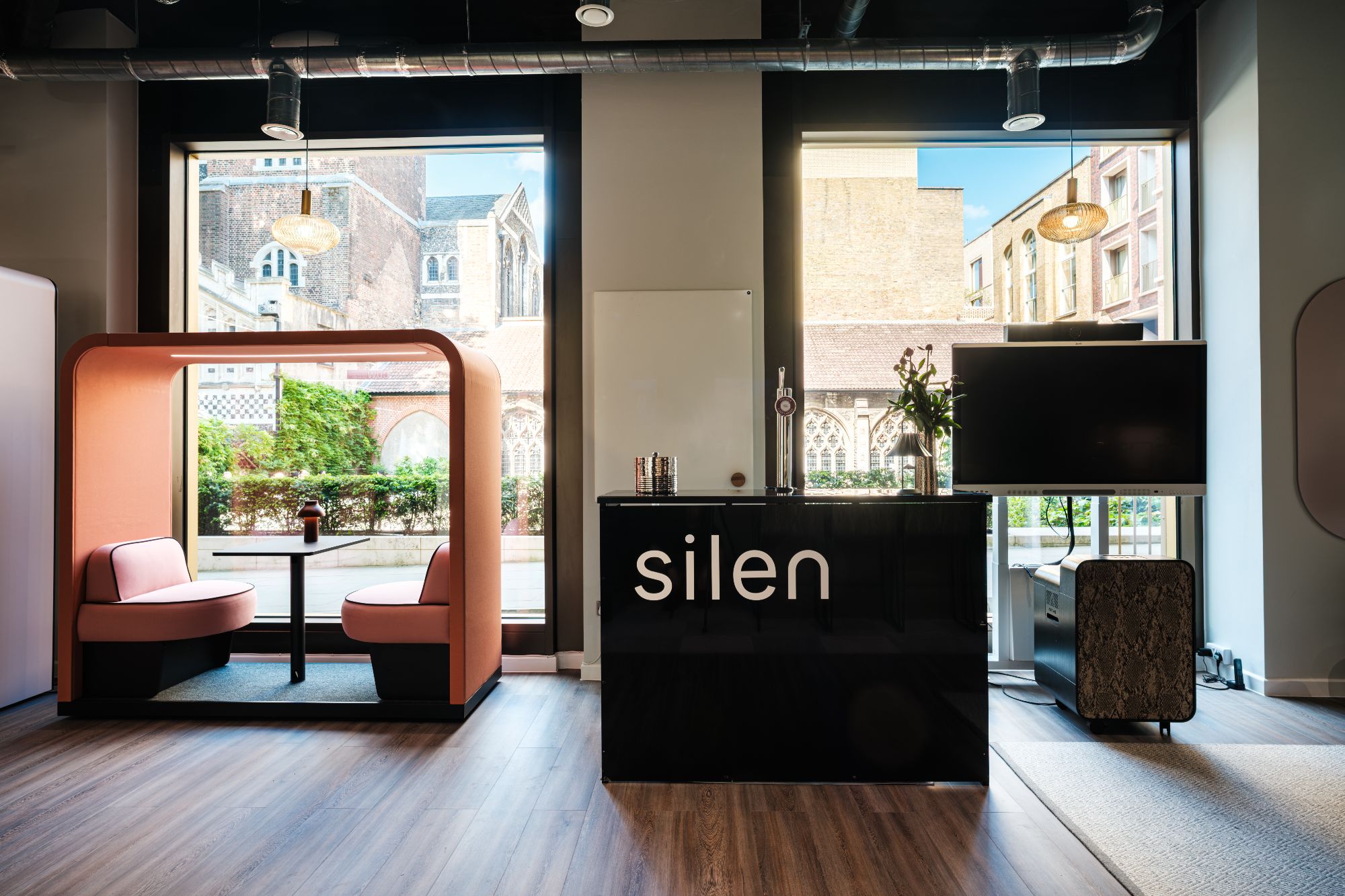 Silen Bridges Mobile in clay, seen from the side in the Silen showroom